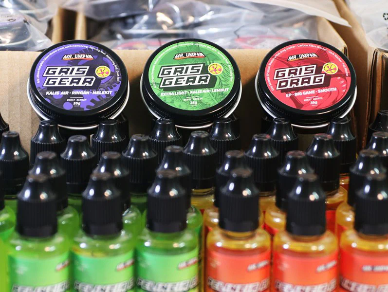 MR. UMPAN branded reel grease and lubricant products arranged ready for sale